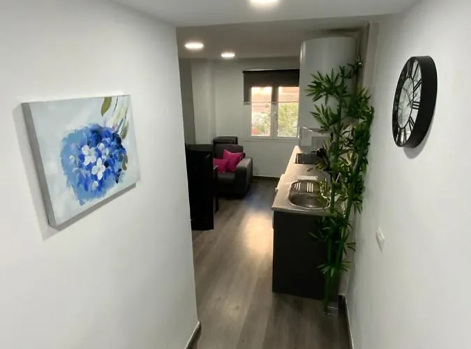 Reina Apartamentos Daire Málaga