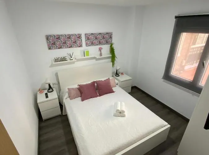Reina Apartamentos *
