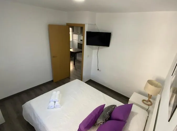 Reina Apartamentos *
