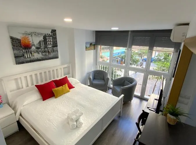 Reina Apartamentos *